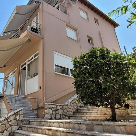 Family Apartment Derveni Luaran gambar